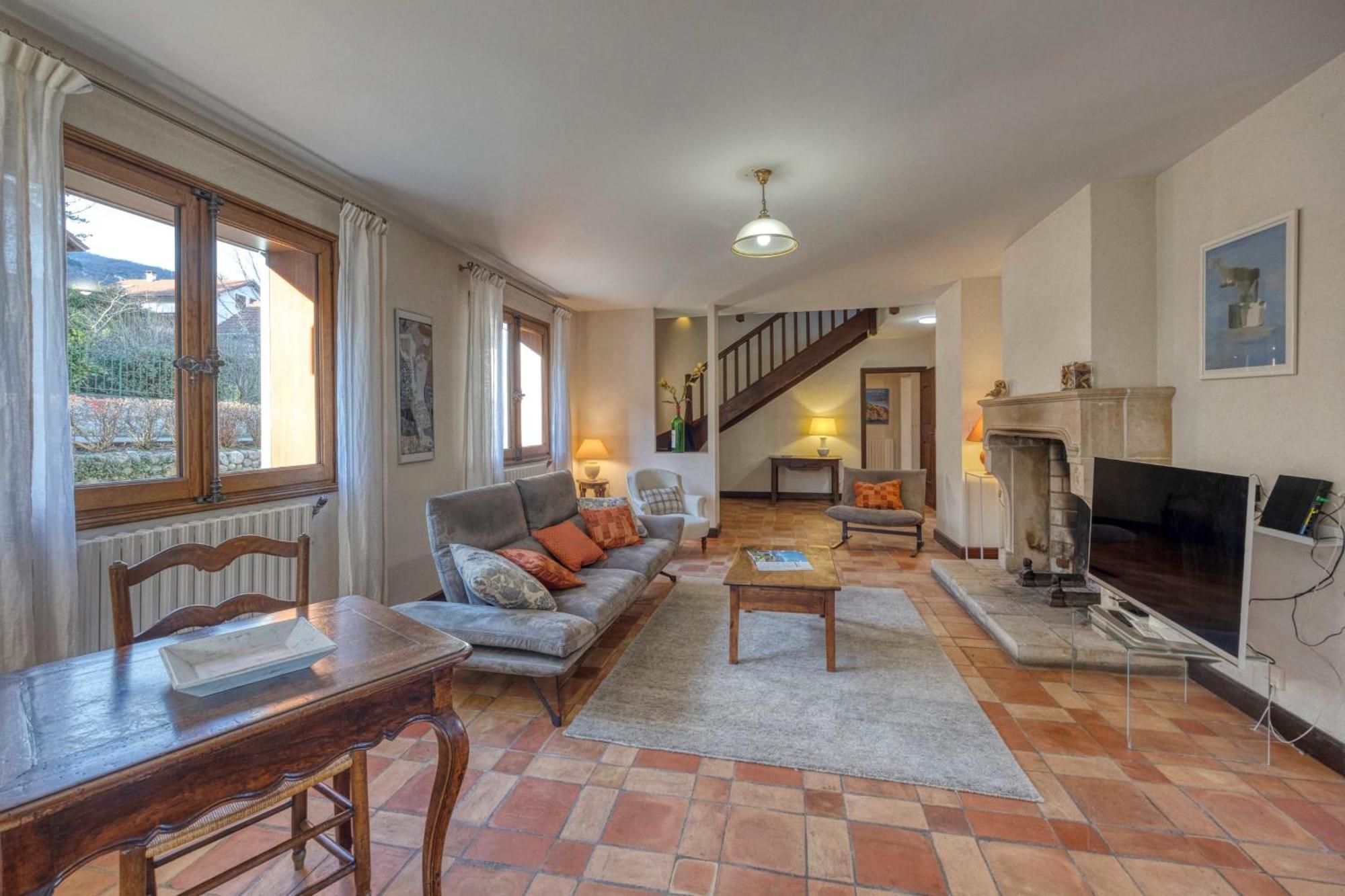 #Hp La Maison Des Lilas Large Family House Sleeps 12 Garden Seyssinet Exteriér fotografie